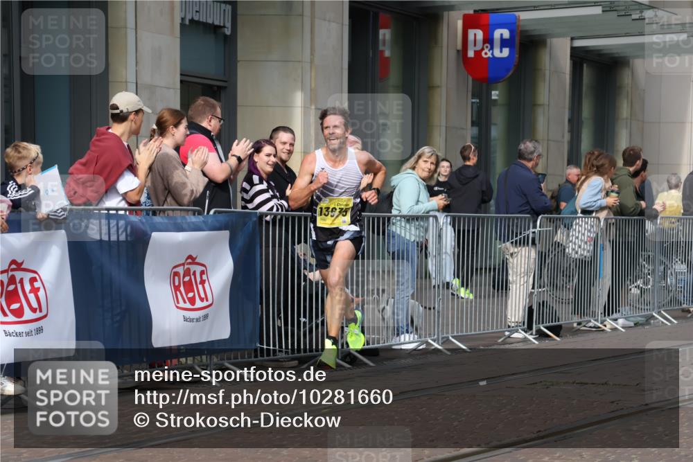 13.09.2026 - 21. swb-Marathon Bremen Strokosch-Dieckow http://msf.ph/oto/10281660 13.09.2026 10:28:25 Ziel 13515, 13547, 13567, 13593, 13624, 12272, 13501, 13635 meine-sportfotos.de
