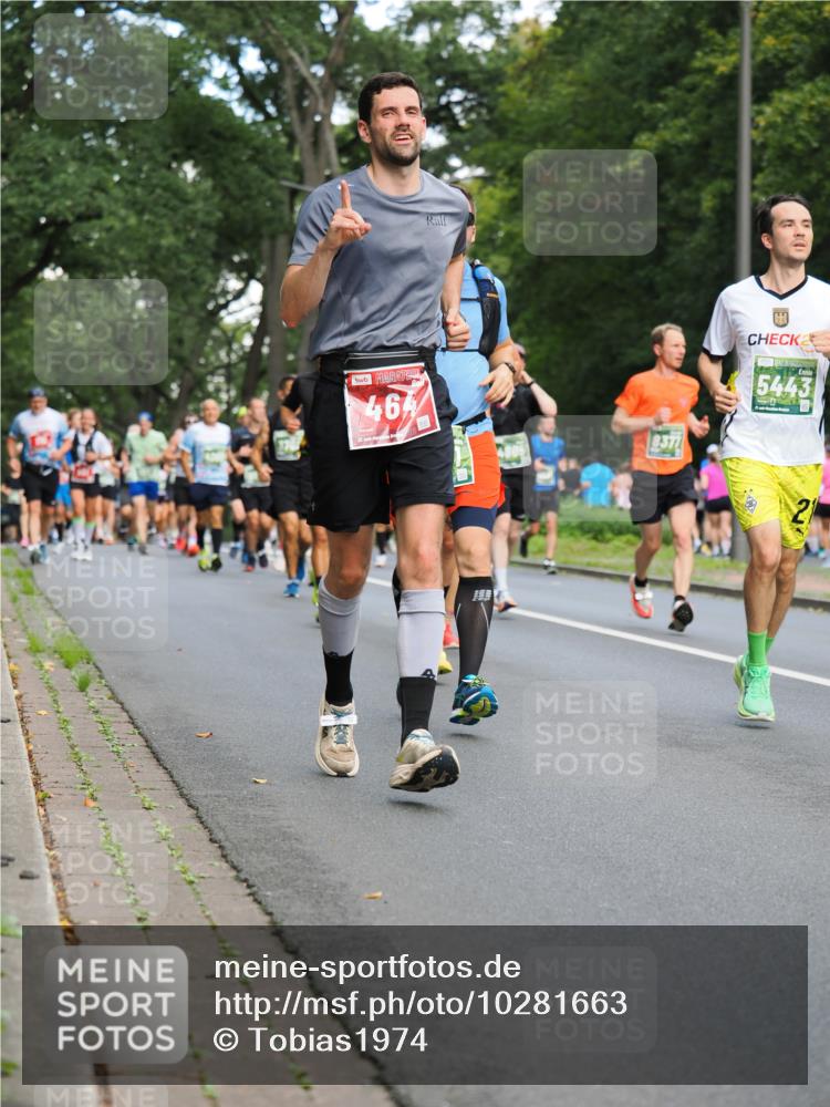 13.09.2026 - 21. swb-Marathon Bremen TobiasT http://msf.ph/oto/10281663 13.09.2026 11:56:29 Laufen 464, 4805, 8377, 2, 5443 meine-sportfotos.de