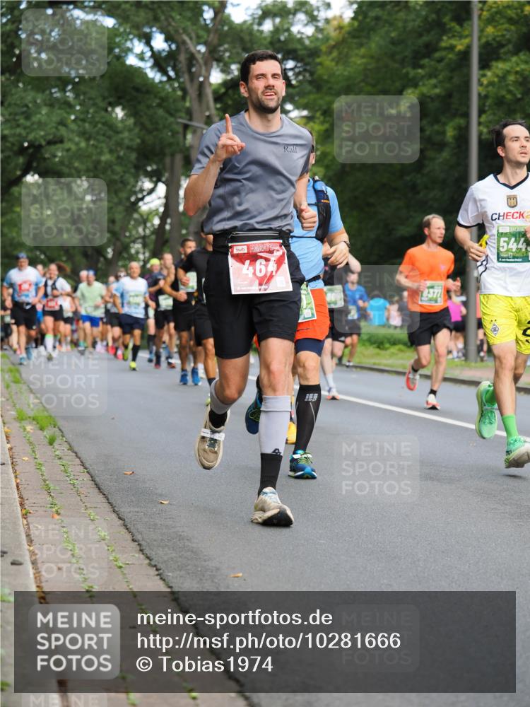 13.09.2026 - 21. swb-Marathon Bremen TobiasT http://msf.ph/oto/10281666 13.09.2026 11:56:29 Laufen 464, 544 meine-sportfotos.de