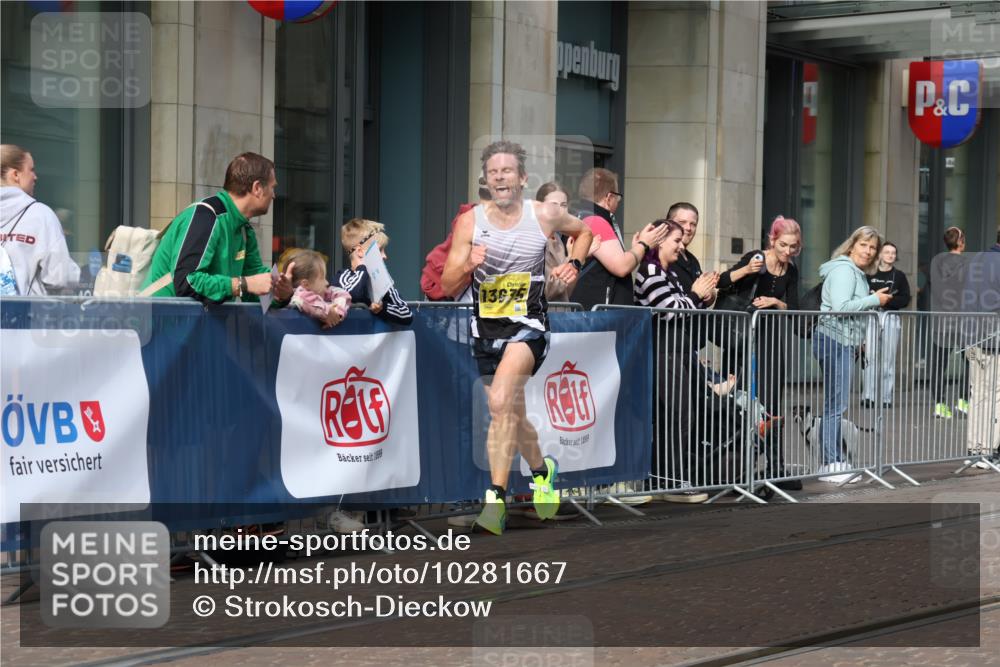 13.09.2026 - 21. swb-Marathon Bremen Strokosch-Dieckow http://msf.ph/oto/10281667 13.09.2026 10:28:26 Ziel 13515, 13547, 13567, 13593, 13624, 12272, 13501, 13547, 13635 meine-sportfotos.de