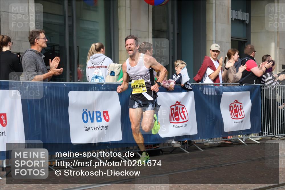 13.09.2026 - 21. swb-Marathon Bremen Strokosch-Dieckow http://msf.ph/oto/10281674 13.09.2026 10:28:26 Ziel 13515, 13547, 13567, 13593, 13624, 12272, 13501, 13547, 13635 meine-sportfotos.de