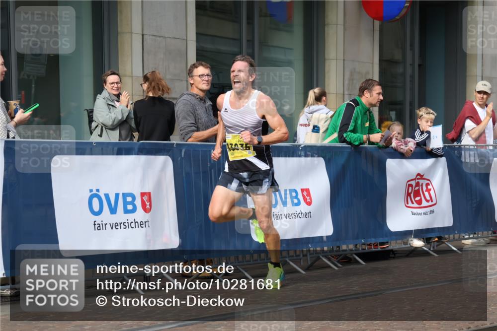13.09.2026 - 21. swb-Marathon Bremen Strokosch-Dieckow http://msf.ph/oto/10281681 13.09.2026 10:28:27 Ziel 13515, 13567, 13593, 13624, 12272, 13501, 13547, 13635 meine-sportfotos.de