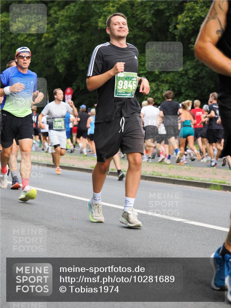 13.09.2026 - 21. swb-Marathon Bremen TobiasT http://msf.ph/oto/10281689 13.09.2026 11:56:35 Laufen 7357, 9845, 21 meine-sportfotos.de