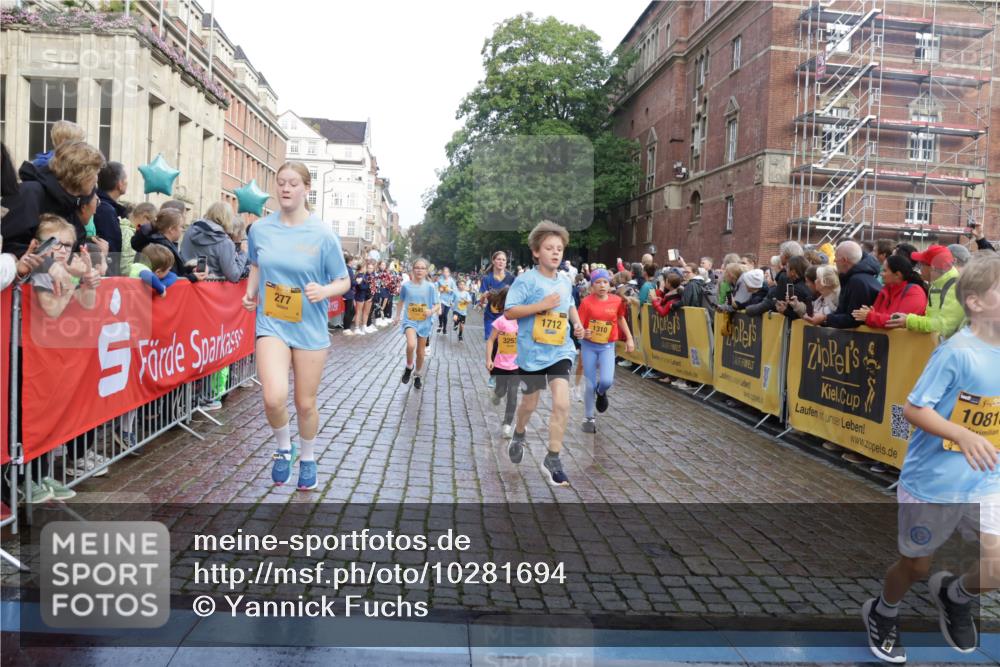13.09.2026 - Kiel Lauf Yannick Fuchs http://msf.ph/oto/10281694 13.09.2026 08:55:28 Ziel 329, 589, 1106, 1109, 1297, 1952, 2023, 2026, 2272, 2344, 2642, 2932, 3356, 3693, 4359, 4760, 4761, 4966, 5225, 5932, 6268, 7072, 7207, 7601, 7852, 7907, 8027, 9344, 10222, 11469, 12219, 12530, 114, 471, 495, 744, 889, 1450, 1489, 1768, 2699, 2773, 3218, 3219, 3863, 4069, 4348, 4828, 5212, 5225, 5860, 6206, 6570, 6607, 7222, 7917, 8546, 9163, 9216, 10222, 10604, 10716, 10817, 10822, 11071, 11235, 11400, 11573, 11780, 12349, 277, 1150, 1160, 1310, 2453, 561, 820 meine-sportfotos.de