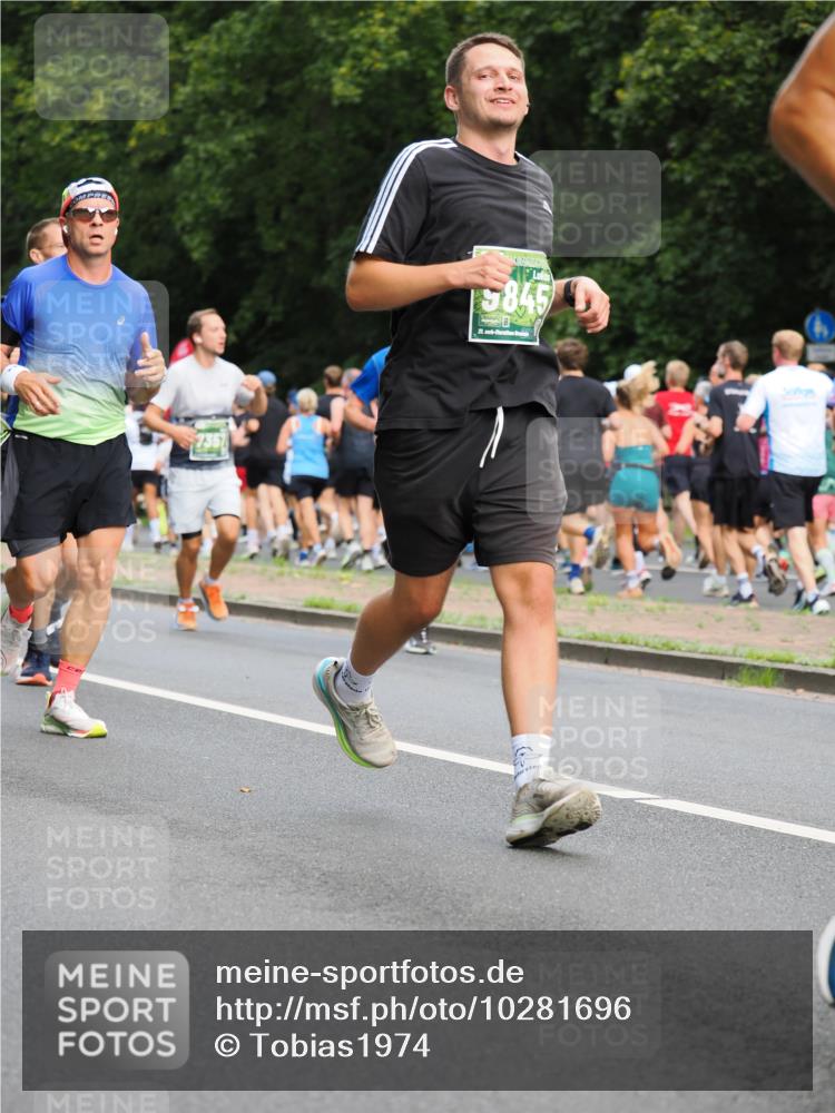 13.09.2026 - 21. swb-Marathon Bremen TobiasT http://msf.ph/oto/10281696 13.09.2026 11:56:36 Laufen 5845 meine-sportfotos.de