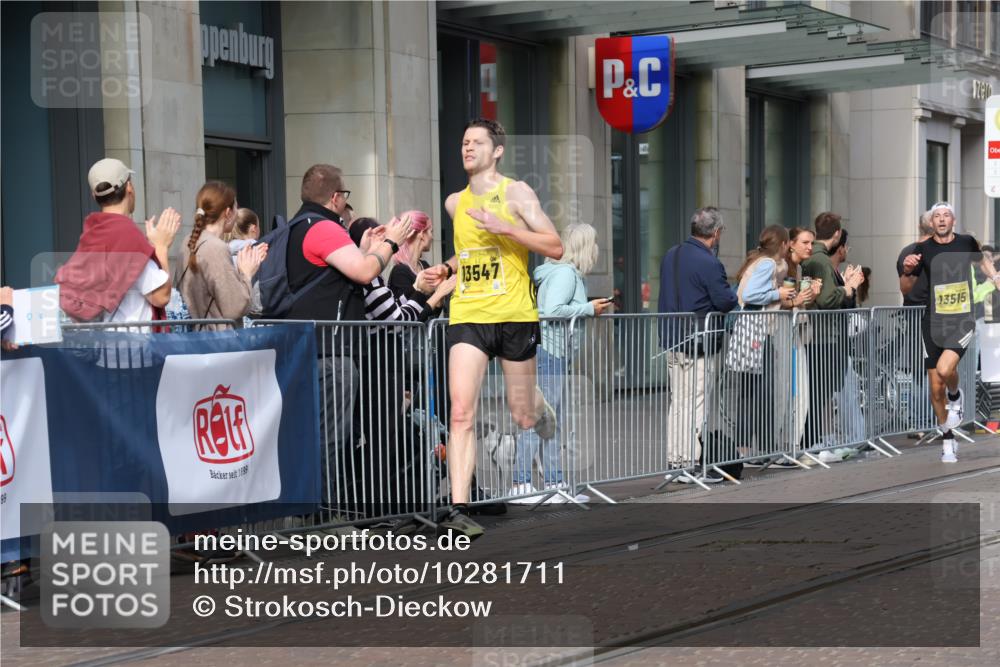13.09.2026 - 21. swb-Marathon Bremen Strokosch-Dieckow http://msf.ph/oto/10281711 13.09.2026 10:28:32 Ziel 13567, 13593, 13614, 13624, 12272, 13501, 13515, 13547, 13635 meine-sportfotos.de