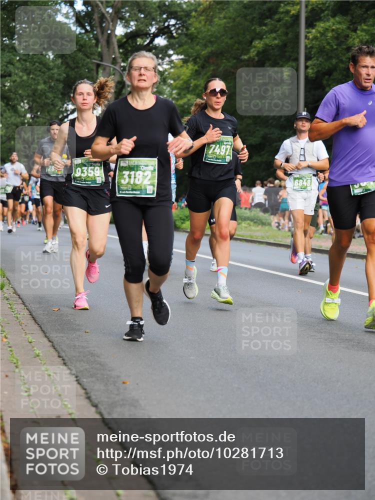 13.09.2026 - 21. swb-Marathon Bremen TobiasT http://msf.ph/oto/10281713 13.09.2026 11:56:45 Laufen 9359, 3182, 7497, 6848 meine-sportfotos.de