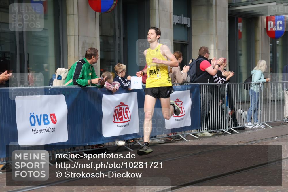 13.09.2026 - 21. swb-Marathon Bremen Strokosch-Dieckow http://msf.ph/oto/10281721 13.09.2026 10:28:33 Ziel 13567, 13593, 13614, 13624, 12272, 13501, 13515, 13547, 13567, 13635 meine-sportfotos.de