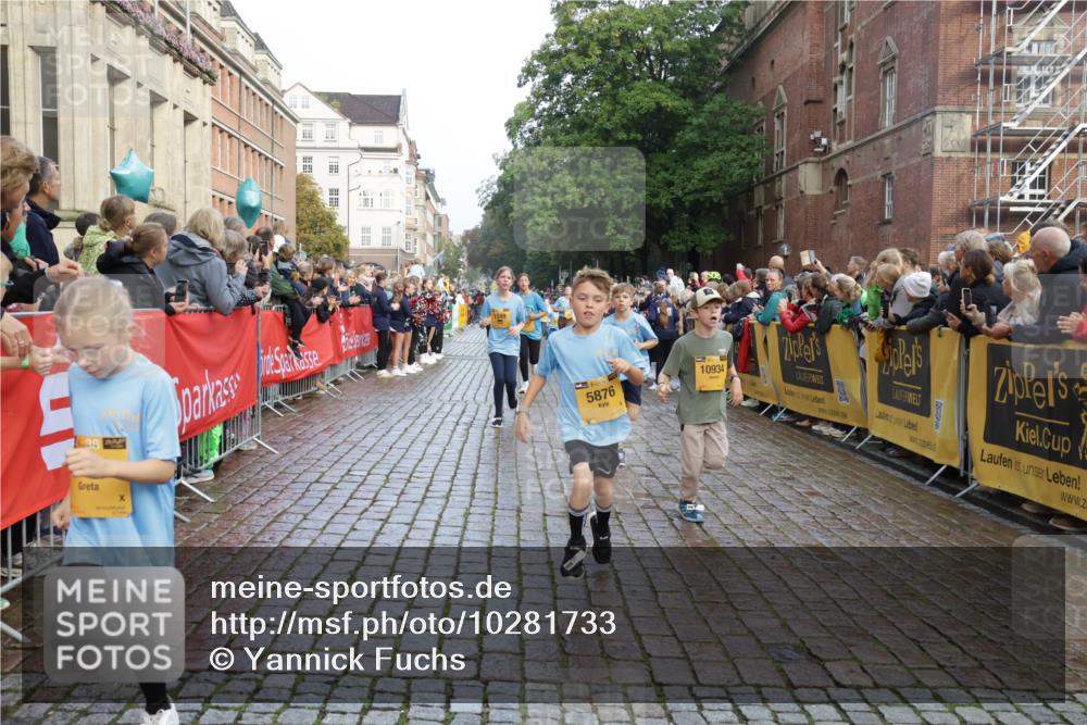 13.09.2026 - Kiel Lauf Yannick Fuchs http://msf.ph/oto/10281733 13.09.2026 08:55:31 Ziel 329, 589, 1106, 1952, 2023, 2026, 2272, 2344, 2642, 2932, 4122, 4359, 4760, 4761, 4966, 5932, 6268, 7207, 7601, 7852, 7907, 7929, 8027, 9344, 11469, 11657, 12219, 12530, 114, 471, 495, 744, 889, 1109, 1297, 1450, 1489, 1768, 2773, 3218, 3219, 3356, 3693, 3863, 4069, 4828, 5212, 5225, 5860, 6206, 6570, 7072, 7222, 7917, 8546, 9163, 9216, 10222, 10604, 10716, 10817, 10822, 11071, 11235, 11400, 11573, 12349, 277, 1150, 1160, 1310, 2453 meine-sportfotos.de