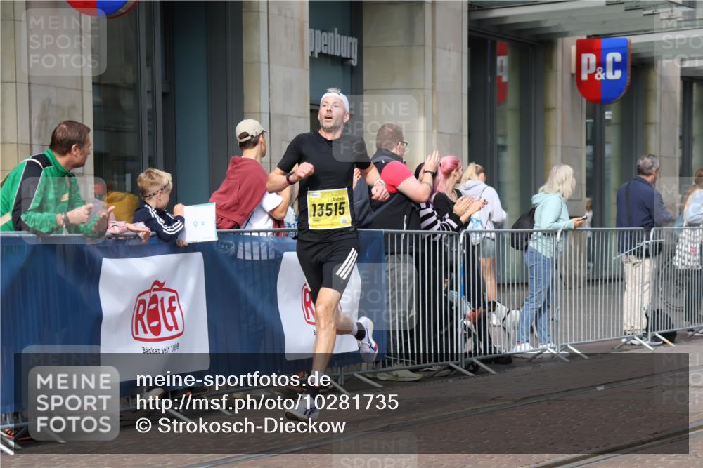 13.09.2026 - 21. swb-Marathon Bremen Strokosch-Dieckow http://msf.ph/oto/10281735 13.09.2026 10:28:35 Ziel 13593, 13614, 13624, 12272, 13515, 13547, 13567, 13635 meine-sportfotos.de
