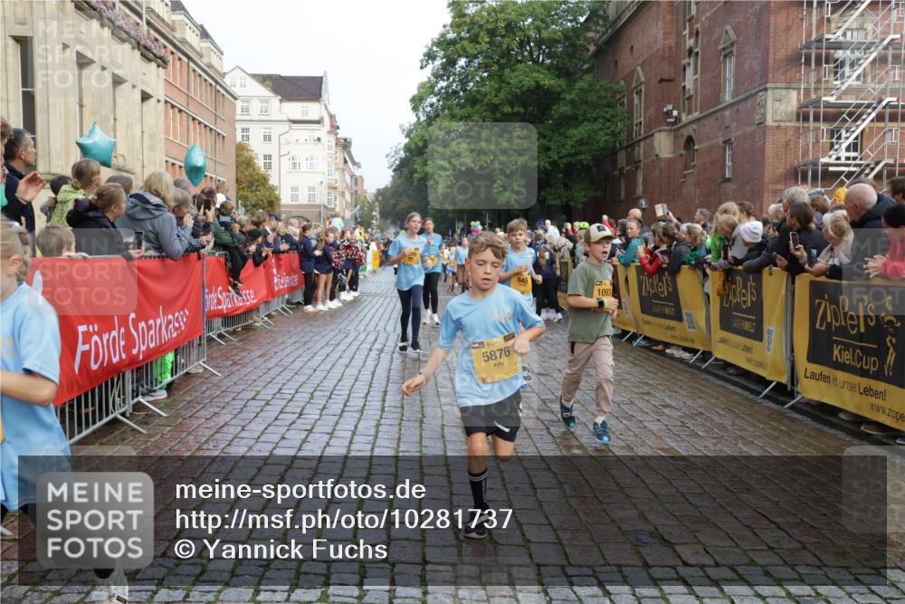 13.09.2026 - Kiel Lauf Yannick Fuchs http://msf.ph/oto/10281737 13.09.2026 08:55:31 Ziel 329, 589, 1106, 1952, 2023, 2026, 2272, 2344, 2642, 2932, 4122, 4359, 4760, 4761, 4966, 5932, 6268, 7207, 7601, 7852, 7907, 7929, 8027, 9344, 11469, 11657, 12219, 12530, 114, 471, 495, 744, 889, 1109, 1297, 1450, 1489, 1768, 2773, 3218, 3219, 3356, 3693, 3863, 4069, 4828, 5212, 5225, 5860, 6206, 6570, 7072, 7222, 7917, 8546, 9163, 9216, 10222, 10604, 10716, 10817, 10822, 11071, 11235, 11400, 11573, 12349, 277, 1150, 1160, 1310, 2453 meine-sportfotos.de