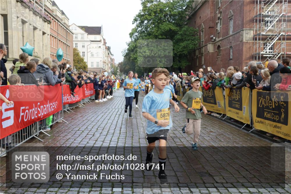 13.09.2026 - Kiel Lauf Yannick Fuchs http://msf.ph/oto/10281741 13.09.2026 08:55:31 Ziel 329, 589, 1106, 1952, 2023, 2026, 2272, 2344, 2642, 2932, 4122, 4359, 4760, 4761, 4966, 5932, 6268, 7207, 7601, 7852, 7907, 7929, 8027, 9344, 11469, 11657, 12219, 12530, 114, 471, 495, 744, 889, 1109, 1297, 1450, 1489, 1768, 2773, 3218, 3219, 3356, 3693, 3863, 4069, 4828, 5212, 5225, 5860, 6206, 6570, 7072, 7222, 7917, 8546, 9163, 9216, 10222, 10604, 10716, 10817, 10822, 11071, 11235, 11400, 11573, 12349, 277, 1150, 1160, 1310, 2453 meine-sportfotos.de