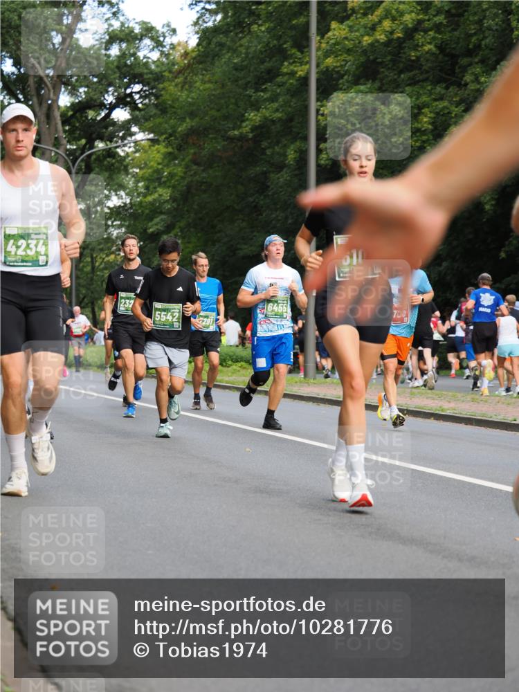 13.09.2026 - 21. swb-Marathon Bremen TobiasT http://msf.ph/oto/10281776 13.09.2026 11:57:06 Laufen 4234, 232, 5542, 6455, 0100, 708 meine-sportfotos.de