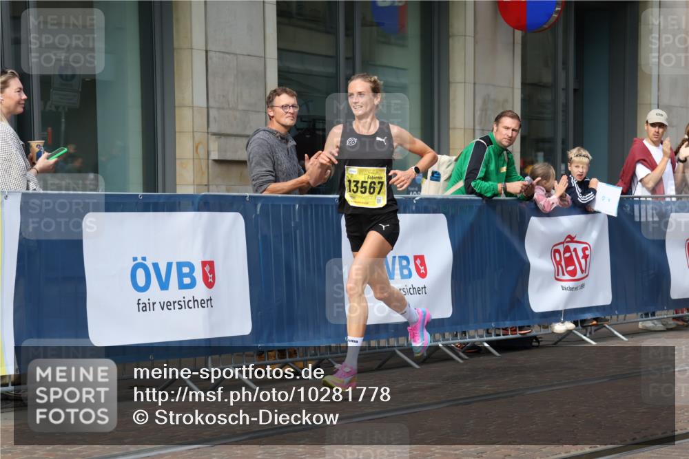 13.09.2026 - 21. swb-Marathon Bremen Strokosch-Dieckow http://msf.ph/oto/10281778 13.09.2026 10:28:38 Ziel 13593, 13604, 13614, 13624, 12272, 13515, 13547, 13567, 13593, 13635 meine-sportfotos.de