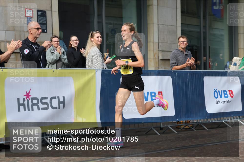 13.09.2026 - 21. swb-Marathon Bremen Strokosch-Dieckow http://msf.ph/oto/10281785 13.09.2026 10:28:39 Ziel 10597, 13604, 13614, 13624, 12272, 13515, 13547, 13567, 13593, 13635 meine-sportfotos.de