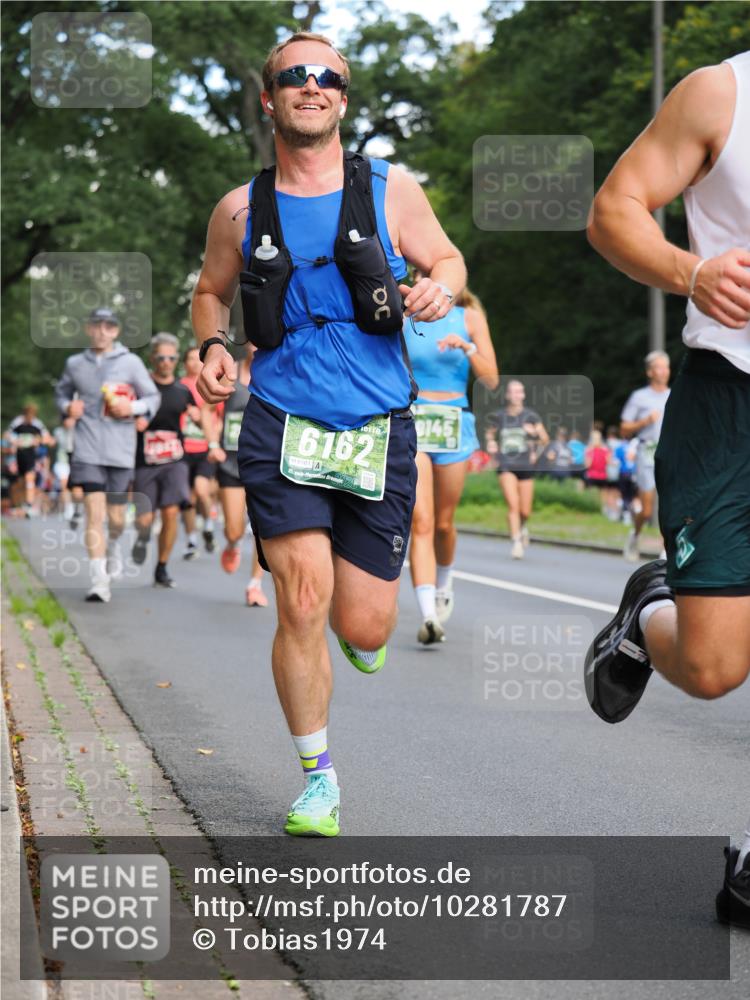 13.09.2026 - 21. swb-Marathon Bremen TobiasT http://msf.ph/oto/10281787 13.09.2026 11:57:10 Laufen 6162, 6161 meine-sportfotos.de