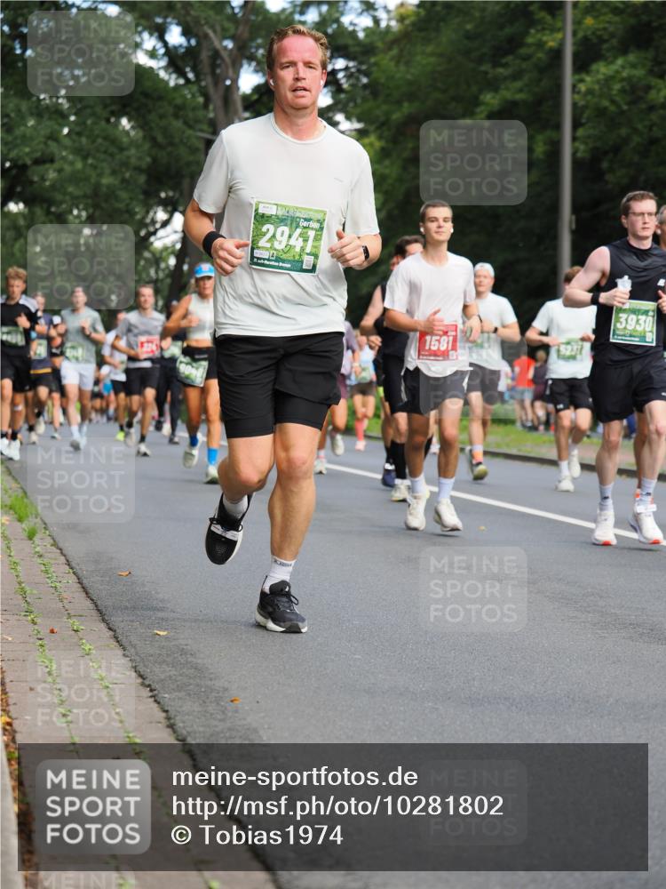 13.09.2026 - 21. swb-Marathon Bremen TobiasT http://msf.ph/oto/10281802 13.09.2026 11:57:16 Laufen 370, 2941, 5623, 1581, 3930 meine-sportfotos.de