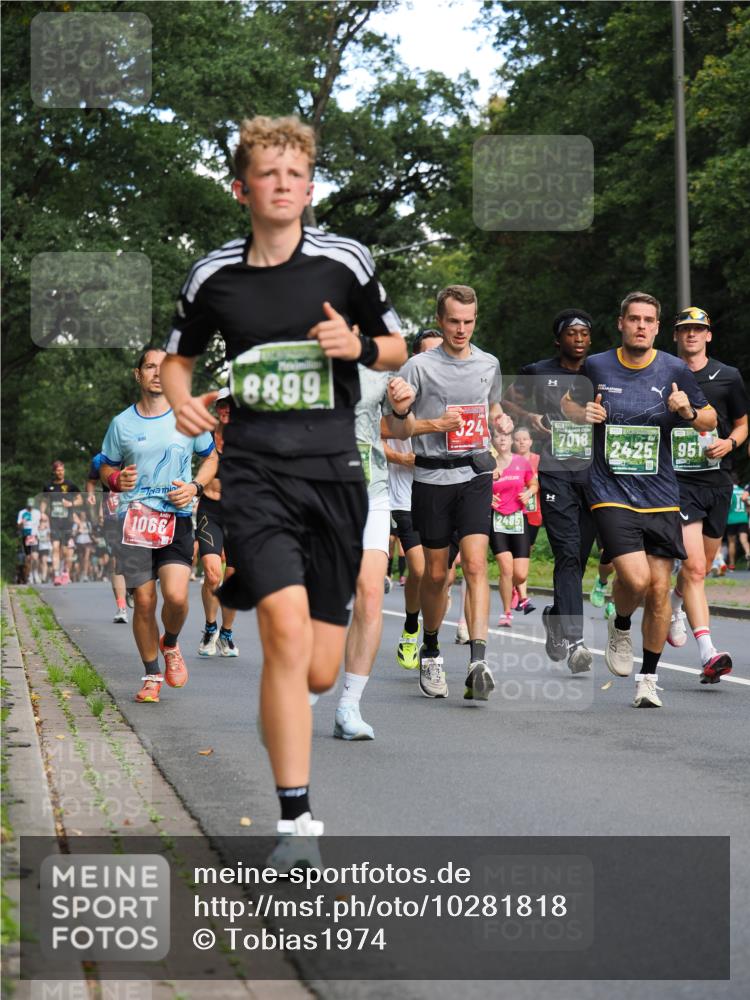 13.09.2026 - 21. swb-Marathon Bremen TobiasT http://msf.ph/oto/10281818 13.09.2026 11:57:22 Laufen 1066, 8899, 324, 1, 2485, 7018, 2425, 951 meine-sportfotos.de