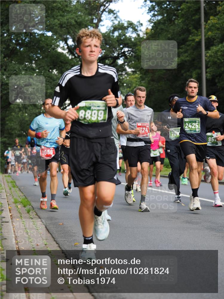 13.09.2026 - 21. swb-Marathon Bremen TobiasT http://msf.ph/oto/10281824 13.09.2026 11:57:22 Laufen 1066, 8899, 24, 2425, 701, 95 meine-sportfotos.de