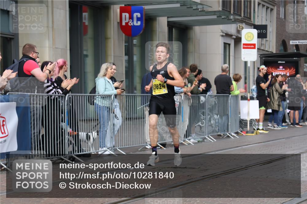 13.09.2026 - 21. swb-Marathon Bremen Strokosch-Dieckow http://msf.ph/oto/10281840 13.09.2026 10:28:47 Ziel 10597, 13604, 13614, 13515, 13547, 13567, 13593, 13624 meine-sportfotos.de