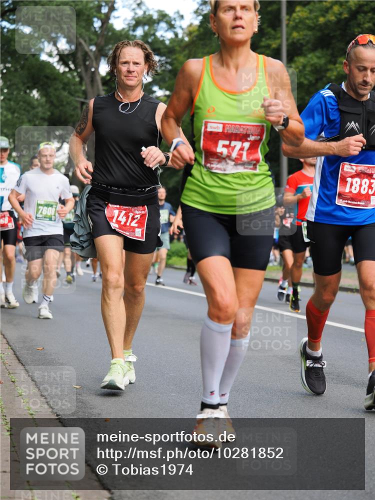 13.09.2026 - 21. swb-Marathon Bremen TobiasT http://msf.ph/oto/10281852 13.09.2026 11:57:40 Laufen 7608, 1412, 571, 1883, 21, 26 meine-sportfotos.de