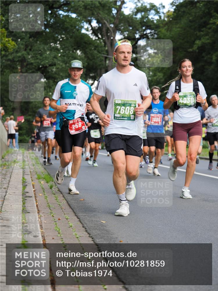 13.09.2026 - 21. swb-Marathon Bremen TobiasT http://msf.ph/oto/10281859 13.09.2026 11:57:42 Laufen 127, 258, 7608, 7872, 21, 1880, 4030 meine-sportfotos.de