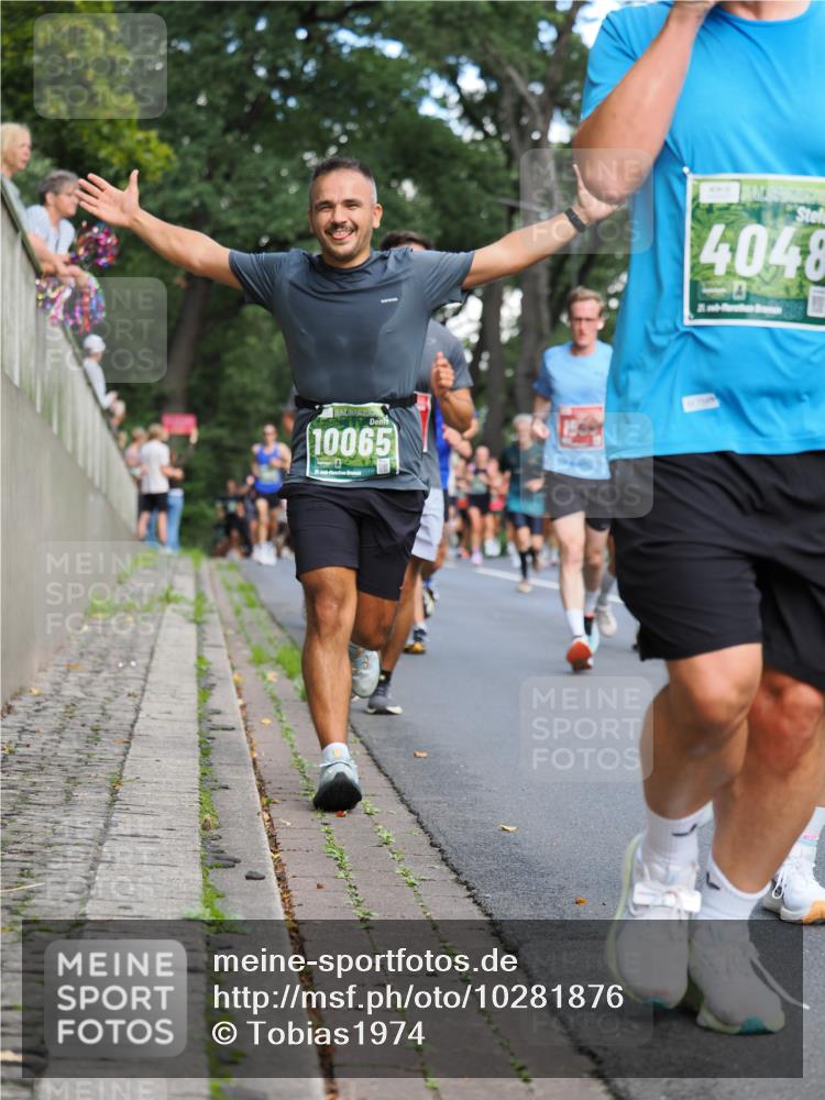 13.09.2026 - 21. swb-Marathon Bremen TobiasT http://msf.ph/oto/10281876 13.09.2026 11:57:46 Laufen 10065, 21, 4048 meine-sportfotos.de
