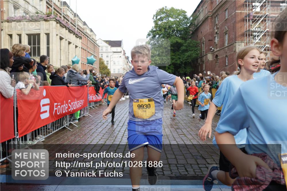 13.09.2026 - Kiel Lauf Yannick Fuchs http://msf.ph/oto/10281886 13.09.2026 08:55:45 Ziel 277, 645, 1150, 1160, 1249, 1310, 1712, 2453, 2998, 3253, 4122, 4545, 4682, 5876, 6290, 7748, 7929, 9033, 9302, 10188, 10227, 10271, 10818, 10934, 11439, 11657, 12198, 12712, 114, 329, 589, 1106, 1109, 1297, 1489, 1768, 1952, 2023, 2026, 2272, 2344, 2642, 2932, 3218, 3219, 3356, 3693, 4359, 4760, 4761, 4966, 5225, 5860, 5932, 6206, 6268, 7072, 7207, 7222, 7601, 7852, 7907, 7929, 8027, 8546, 9216, 9344, 10222, 10604, 10716, 11400, 11469, 11573, 12219, 74, 76 meine-sportfotos.de