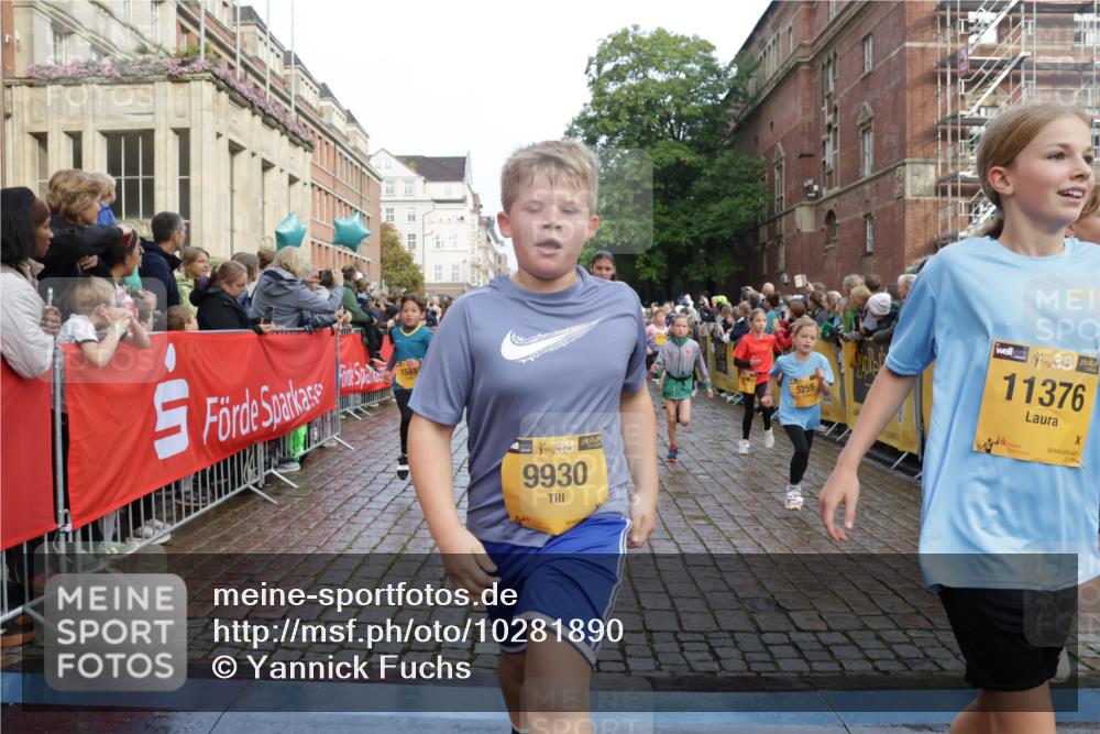 13.09.2026 - Kiel Lauf Yannick Fuchs http://msf.ph/oto/10281890 13.09.2026 08:55:45 Ziel 277, 645, 1150, 1160, 1249, 1310, 1712, 2453, 2998, 3253, 4122, 4545, 4682, 5876, 6290, 7748, 7929, 9033, 9302, 10188, 10227, 10271, 10818, 10934, 11439, 11657, 12198, 12712, 114, 329, 589, 1106, 1109, 1297, 1489, 1768, 1952, 2023, 2026, 2272, 2344, 2642, 2932, 3218, 3219, 3356, 3693, 4359, 4760, 4761, 4966, 5225, 5860, 5932, 6206, 6268, 7072, 7207, 7222, 7601, 7852, 7907, 7929, 8027, 8546, 9216, 9344, 10222, 10604, 10716, 11400, 11469, 11573, 12219, 74, 76 meine-sportfotos.de
