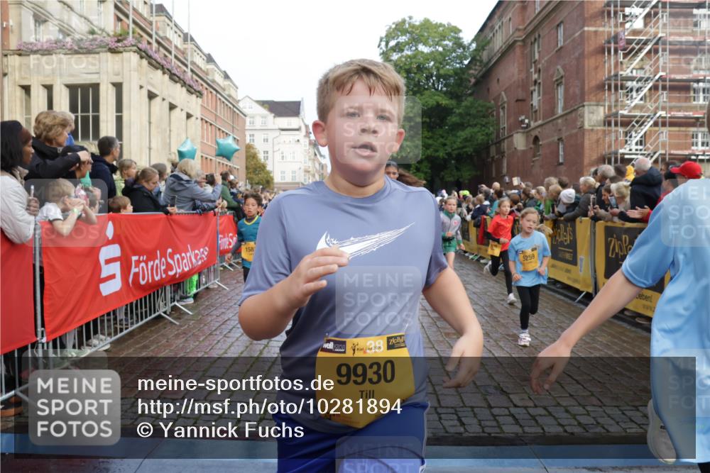 13.09.2026 - Kiel Lauf Yannick Fuchs http://msf.ph/oto/10281894 13.09.2026 08:55:45 Ziel 277, 645, 1150, 1160, 1249, 1310, 1712, 2453, 2998, 3253, 4122, 4545, 4682, 5876, 6290, 7748, 7929, 9033, 9302, 10188, 10227, 10271, 10818, 10934, 11439, 11657, 12198, 12712, 114, 329, 589, 1106, 1109, 1297, 1489, 1768, 1952, 2023, 2026, 2272, 2344, 2642, 2932, 3218, 3219, 3356, 3693, 4359, 4760, 4761, 4966, 5225, 5860, 5932, 6206, 6268, 7072, 7207, 7222, 7601, 7852, 7907, 7929, 8027, 8546, 9216, 9344, 10222, 10604, 10716, 11400, 11469, 11573, 12219, 74, 76 meine-sportfotos.de