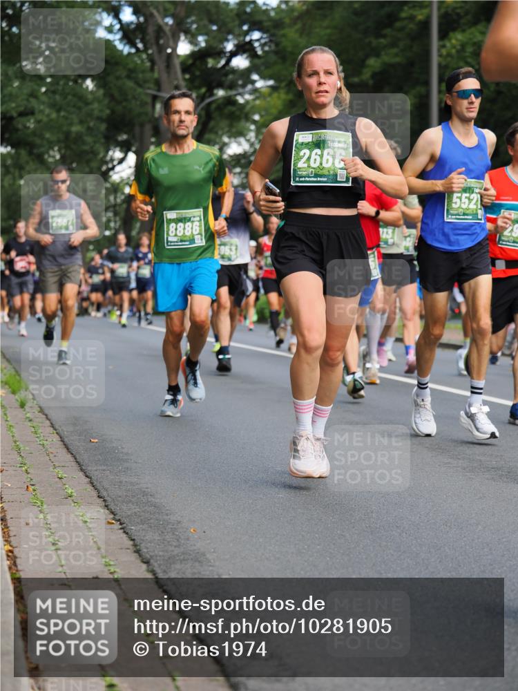 13.09.2026 - 21. swb-Marathon Bremen TobiasT http://msf.ph/oto/10281905 13.09.2026 11:57:55 Laufen 266, 8886, 953, 2666, 21, 5521 meine-sportfotos.de