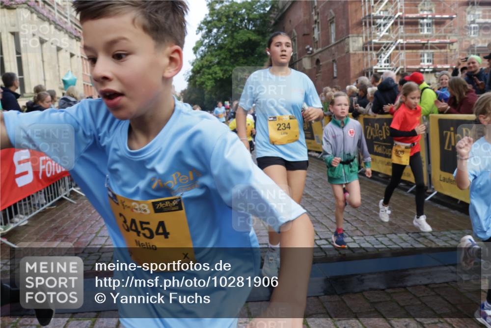 13.09.2026 - Kiel Lauf Yannick Fuchs http://msf.ph/oto/10281906 13.09.2026 08:55:46 Ziel 277, 645, 1150, 1160, 1249, 1310, 1712, 2453, 2998, 3253, 4122, 4545, 4682, 5297, 5876, 6290, 7748, 9033, 9302, 10188, 10227, 10271, 10818, 10934, 11439, 11657, 12198, 12712, 114, 329, 589, 1106, 1109, 1297, 1489, 1952, 2023, 2026, 2272, 2344, 2642, 2932, 3218, 3356, 3693, 4122, 4359, 4760, 4761, 4966, 5225, 5860, 5932, 6206, 6268, 7072, 7207, 7222, 7601, 7852, 7907, 7929, 8027, 8546, 9216, 9344, 10222, 10604, 10716, 11400, 11469, 11657, 12219, 74, 76 meine-sportfotos.de