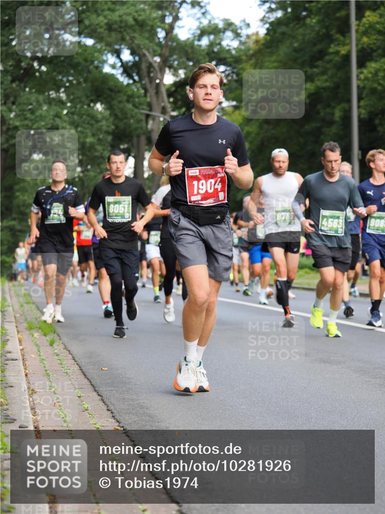 13.09.2026 - 21. swb-Marathon Bremen TobiasT http://msf.ph/oto/10281926 13.09.2026 11:58:02 Laufen 8051, 1904, 8769, 4563, 908 meine-sportfotos.de