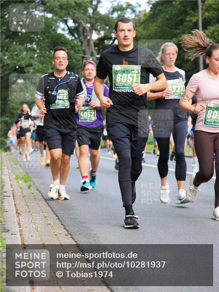 13.09.2026 - 21. swb-Marathon Bremen TobiasT http://msf.ph/oto/10281937 13.09.2026 11:58:04 Laufen 4052, 8051, 21, 26, 55, 4927, 805, 21 meine-sportfotos.de