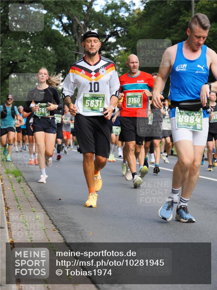 13.09.2026 - 21. swb-Marathon Bremen TobiasT http://msf.ph/oto/10281945 13.09.2026 11:58:09 Laufen 560, 10, 5631, 9150, 267, 8984 meine-sportfotos.de