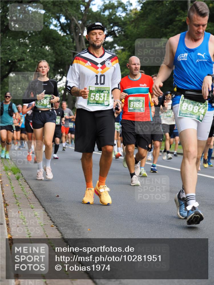 13.09.2026 - 21. swb-Marathon Bremen TobiasT http://msf.ph/oto/10281951 13.09.2026 11:58:09 Laufen 8560, 10, 5631, 9150, 8984 meine-sportfotos.de