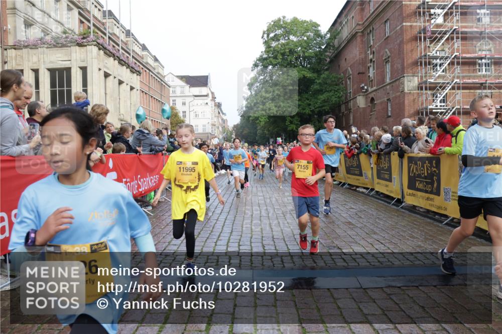 13.09.2026 - Kiel Lauf Yannick Fuchs http://msf.ph/oto/10281952 13.09.2026 08:55:50 Ziel 277, 645, 1150, 1160, 1249, 1310, 1712, 2998, 3253, 3358, 4545, 4682, 4755, 5289, 5297, 5547, 5876, 6290, 7748, 8619, 8960, 9033, 9302, 9792, 10188, 10227, 10818, 10934, 11439, 12198, 114, 329, 589, 1106, 1109, 1297, 1489, 1952, 2023, 2026, 2272, 2344, 2453, 2642, 2932, 3356, 3693, 4122, 4359, 4760, 4761, 4966, 5225, 5860, 5932, 6268, 7072, 7207, 7222, 7601, 7852, 7907, 7929, 8027, 9216, 9344, 10222, 10227, 10271, 10604, 11400, 11469, 11657, 12219, 12712, 74, 76, 669, 114 meine-sportfotos.de