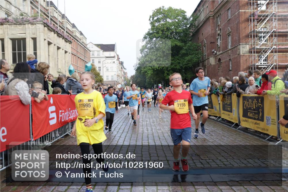 13.09.2026 - Kiel Lauf Yannick Fuchs http://msf.ph/oto/10281960 13.09.2026 08:55:50 Ziel 277, 645, 1150, 1160, 1249, 1310, 1712, 2998, 3253, 3358, 4545, 4682, 4755, 5289, 5297, 5547, 5876, 6290, 7748, 8619, 8960, 9033, 9302, 9792, 10188, 10227, 10818, 10934, 11439, 12198, 114, 329, 589, 1106, 1109, 1297, 1489, 1952, 2023, 2026, 2272, 2344, 2453, 2642, 2932, 3356, 3693, 4122, 4359, 4760, 4761, 4966, 5225, 5860, 5932, 6268, 7072, 7207, 7222, 7601, 7852, 7907, 7929, 8027, 9216, 9344, 10222, 10227, 10271, 10604, 11400, 11469, 11657, 12219, 12712, 74, 76, 669, 114 meine-sportfotos.de
