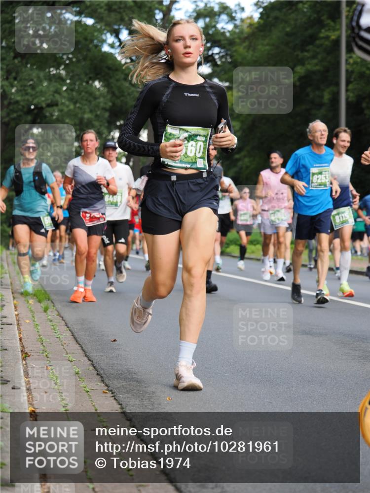 13.09.2026 - 21. swb-Marathon Bremen TobiasT http://msf.ph/oto/10281961 13.09.2026 11:58:10 Laufen 60, 8253, 8115 meine-sportfotos.de