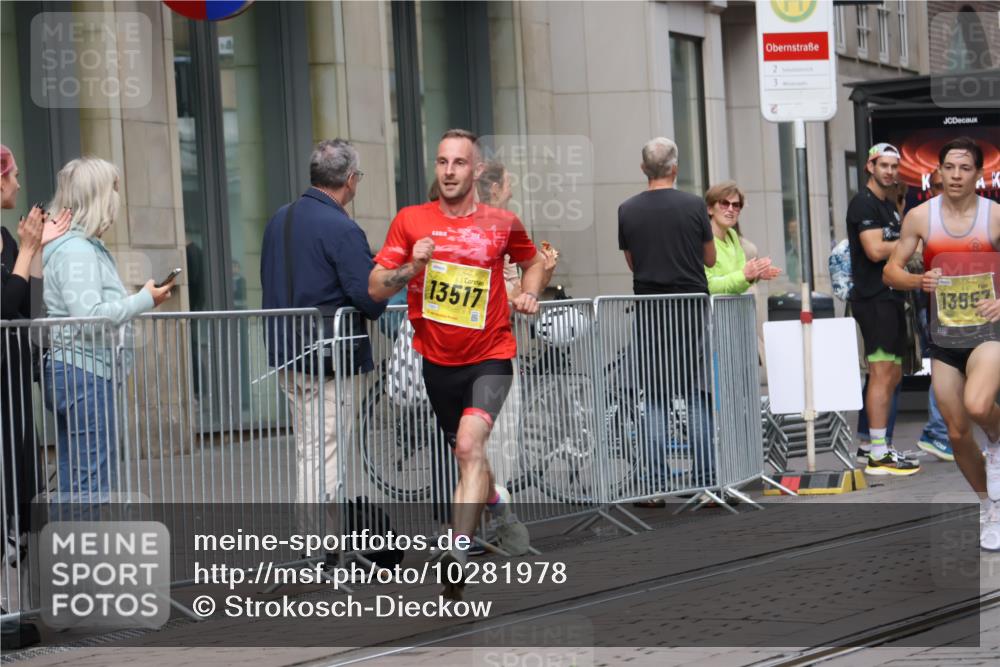 13.09.2026 - 21. swb-Marathon Bremen Strokosch-Dieckow http://msf.ph/oto/10281978 13.09.2026 10:29:24 Ziel 11234, 13510, 13579, 13623, 10597, 13517, 13542, 13557, 13604 meine-sportfotos.de
