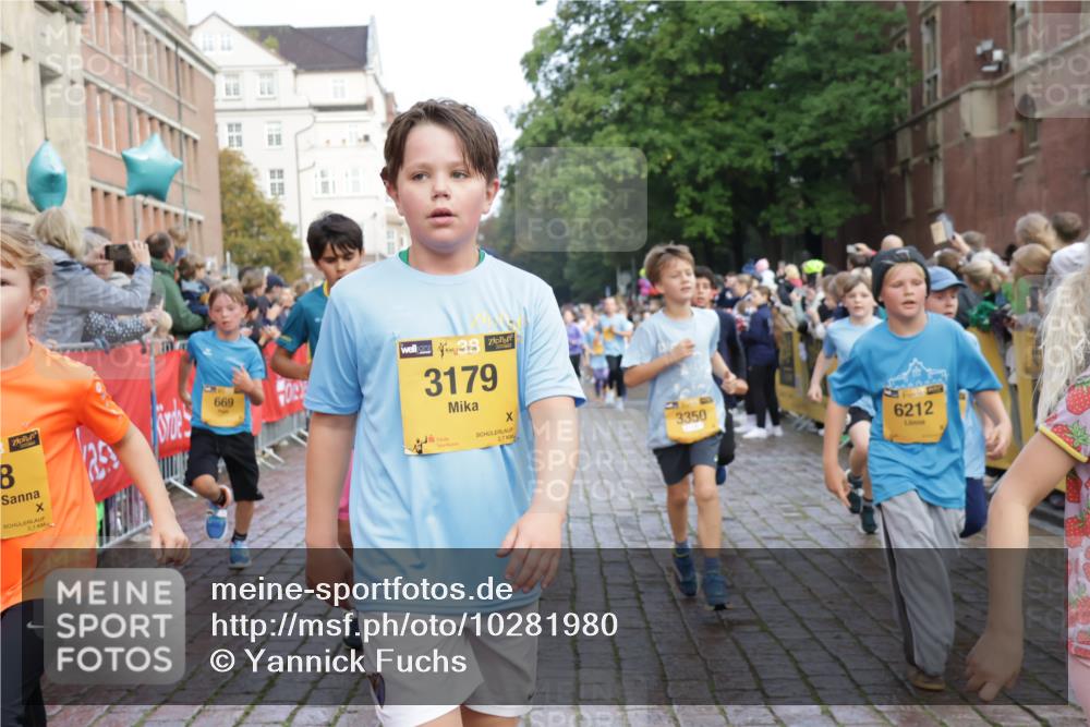 13.09.2026 - Kiel Lauf Yannick Fuchs http://msf.ph/oto/10281980 13.09.2026 08:55:53 Ziel 277, 547, 645, 1150, 1160, 1249, 1310, 1712, 2711, 3253, 3358, 4545, 4682, 4755, 5289, 5297, 5547, 5781, 5876, 6290, 8619, 8960, 9302, 9792, 10188, 10818, 10934, 329, 589, 1106, 1109, 1150, 1297, 1952, 2023, 2026, 2272, 2344, 2453, 2642, 2932, 2998, 3356, 3693, 4122, 4359, 4760, 4761, 4966, 5225, 5932, 6268, 7072, 7207, 7601, 7748, 7852, 7907, 7929, 8027, 9033, 9302, 9344, 10222, 10227, 10271, 11439, 11469, 11657, 12219, 12712, 74, 76, 669, 114 meine-sportfotos.de