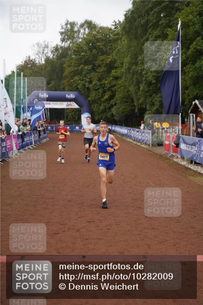 13.09.2026 - Airport Race Dennis Weichert http://msf.ph/oto/10282009 13.09.2026 10:18:43 Ziel 5409, 5411 meine-sportfotos.de
