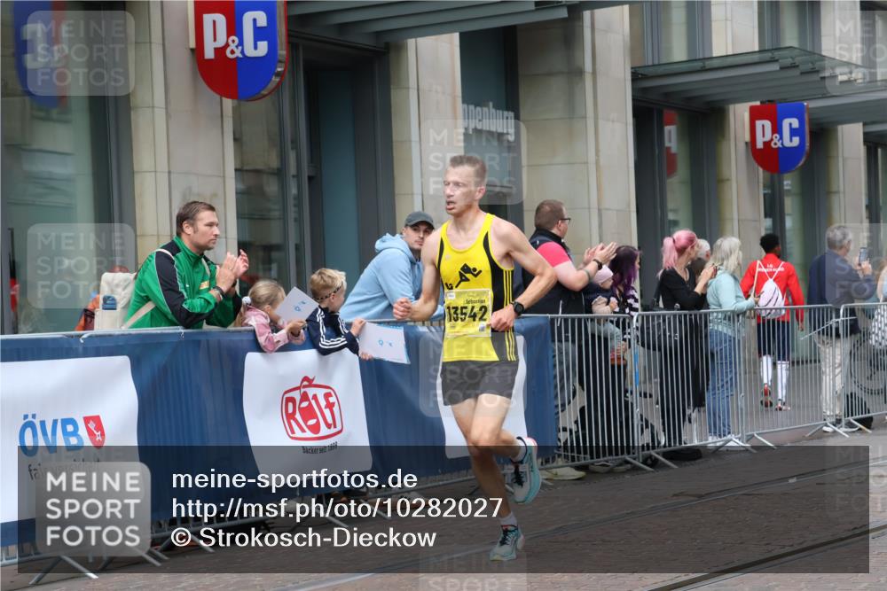 13.09.2026 - 21. swb-Marathon Bremen Strokosch-Dieckow http://msf.ph/oto/10282027 13.09.2026 10:29:28 Ziel 11234, 13510, 13579, 13623, 10597, 13517, 13542, 13557 meine-sportfotos.de