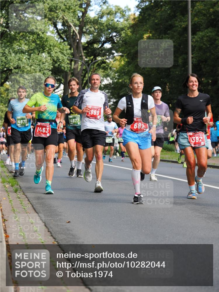 13.09.2026 - 21. swb-Marathon Bremen TobiasT http://msf.ph/oto/10282044 13.09.2026 11:58:50 Laufen 13, 4978, 1463, 4977, 1899, 682, 1392 meine-sportfotos.de