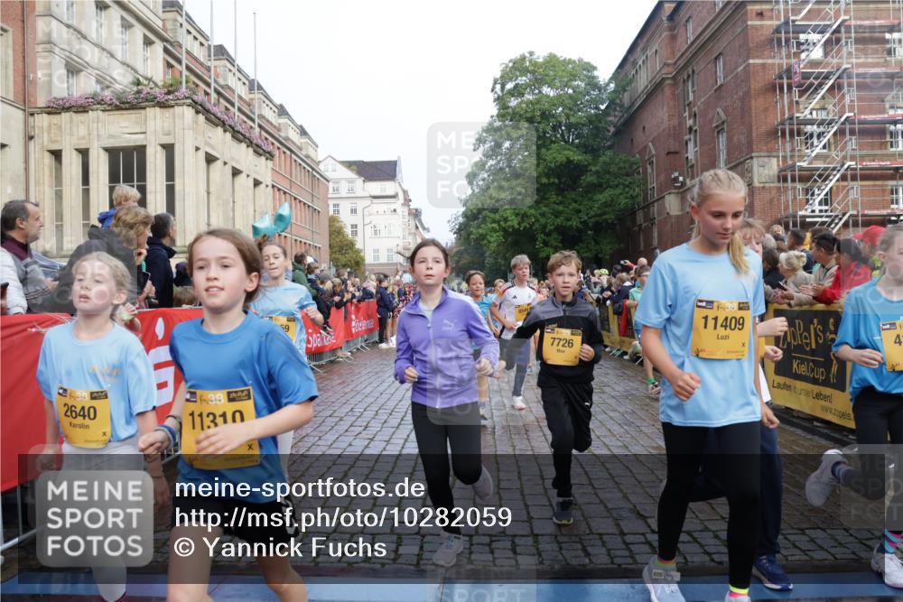 13.09.2026 - Kiel Lauf Yannick Fuchs http://msf.ph/oto/10282059 13.09.2026 08:56:01 Ziel 74, 76, 234, 547, 808, 1126, 1444, 1581, 2143, 2711, 3358, 3409, 3454, 4755, 5012, 5259, 5289, 5297, 5547, 5781, 7155, 7816, 8527, 8619, 8960, 9792, 9930, 9935, 11376, 11995, 12138, 12557, 277, 329, 645, 1150, 1160, 1249, 1310, 1712, 1952, 2344, 2453, 2642, 2998, 3253, 4122, 4545, 4682, 5297, 5876, 5932, 6290, 7207, 7601, 7748, 7852, 7907, 7929, 9033, 9302, 9344, 10227, 10271, 10818, 11439, 11657, 12219, 12712, 669, 3750, 4023, 5545, 5823, 329, 7207, 7601, 7907, 12219 meine-sportfotos.de