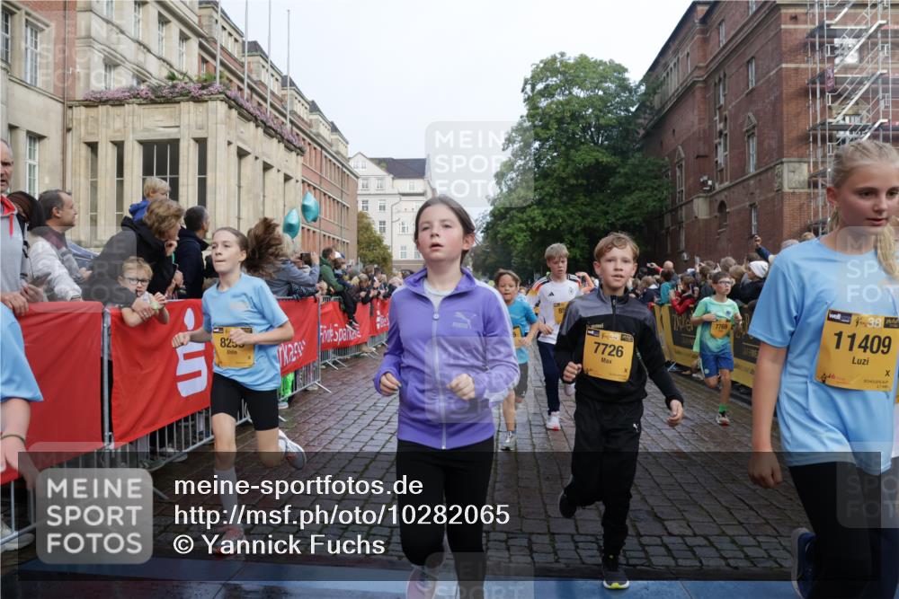 13.09.2026 - Kiel Lauf Yannick Fuchs http://msf.ph/oto/10282065 13.09.2026 08:56:01 Ziel 74, 76, 234, 547, 808, 1126, 1444, 1581, 2143, 2711, 3358, 3409, 3454, 4755, 5012, 5259, 5289, 5297, 5547, 5781, 7155, 7816, 8527, 8619, 8960, 9792, 9930, 9935, 11376, 11995, 12138, 12557, 277, 329, 645, 1150, 1160, 1249, 1310, 1712, 1952, 2344, 2453, 2642, 2998, 3253, 4122, 4545, 4682, 5297, 5876, 5932, 6290, 7207, 7601, 7748, 7852, 7907, 7929, 9033, 9302, 9344, 10227, 10271, 10818, 11439, 11657, 12219, 12712, 669, 3750, 4023, 5545, 5823, 329, 7207, 7601, 7907, 12219 meine-sportfotos.de