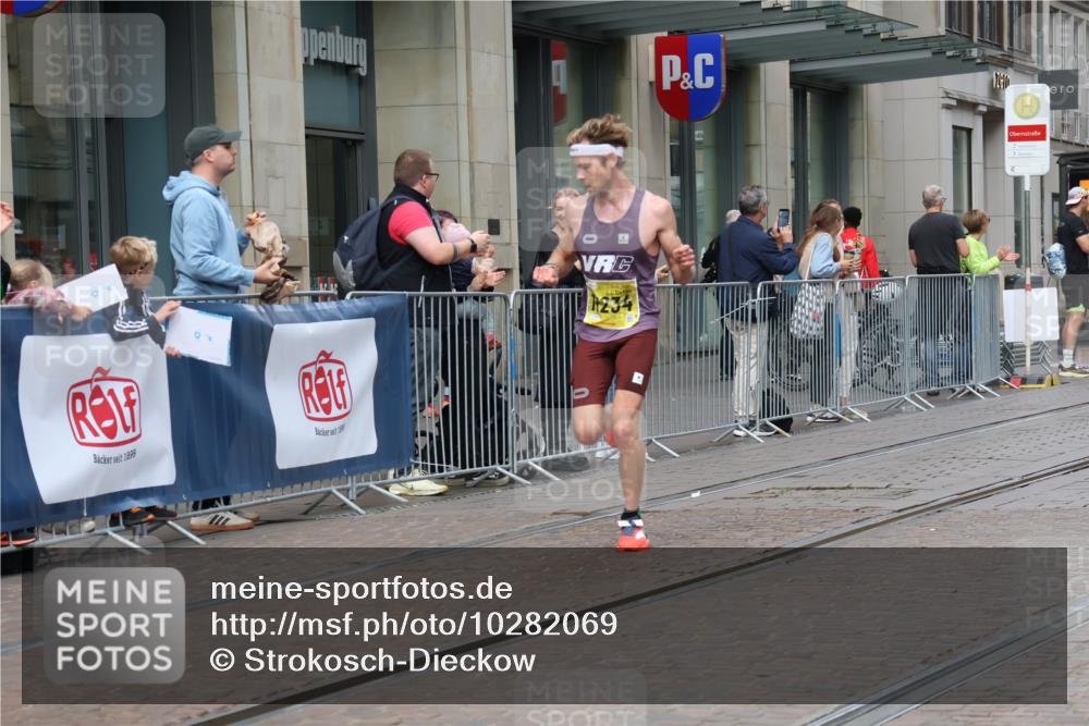 13.09.2026 - 21. swb-Marathon Bremen Strokosch-Dieckow http://msf.ph/oto/10282069 13.09.2026 10:29:34 Ziel 13510, 13579, 13623, 11234, 13517, 13542, 13557, 13623 meine-sportfotos.de