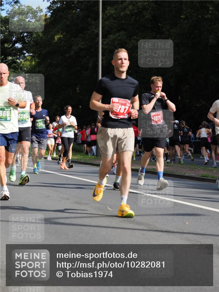 13.09.2026 - 21. swb-Marathon Bremen TobiasT http://msf.ph/oto/10282081 13.09.2026 11:59:43 Laufen 860, 1936, 3804, 187, 1073 meine-sportfotos.de