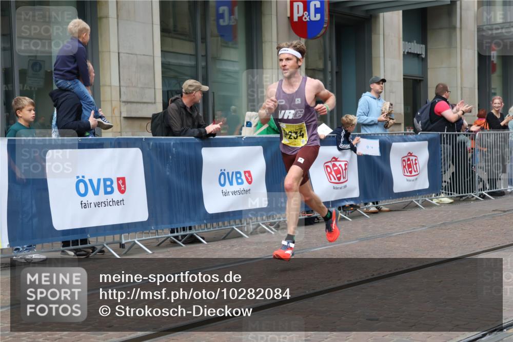 13.09.2026 - 21. swb-Marathon Bremen Strokosch-Dieckow http://msf.ph/oto/10282084 13.09.2026 10:29:35 Ziel 13510, 13579, 11234, 13517, 13542, 13557, 13623 meine-sportfotos.de
