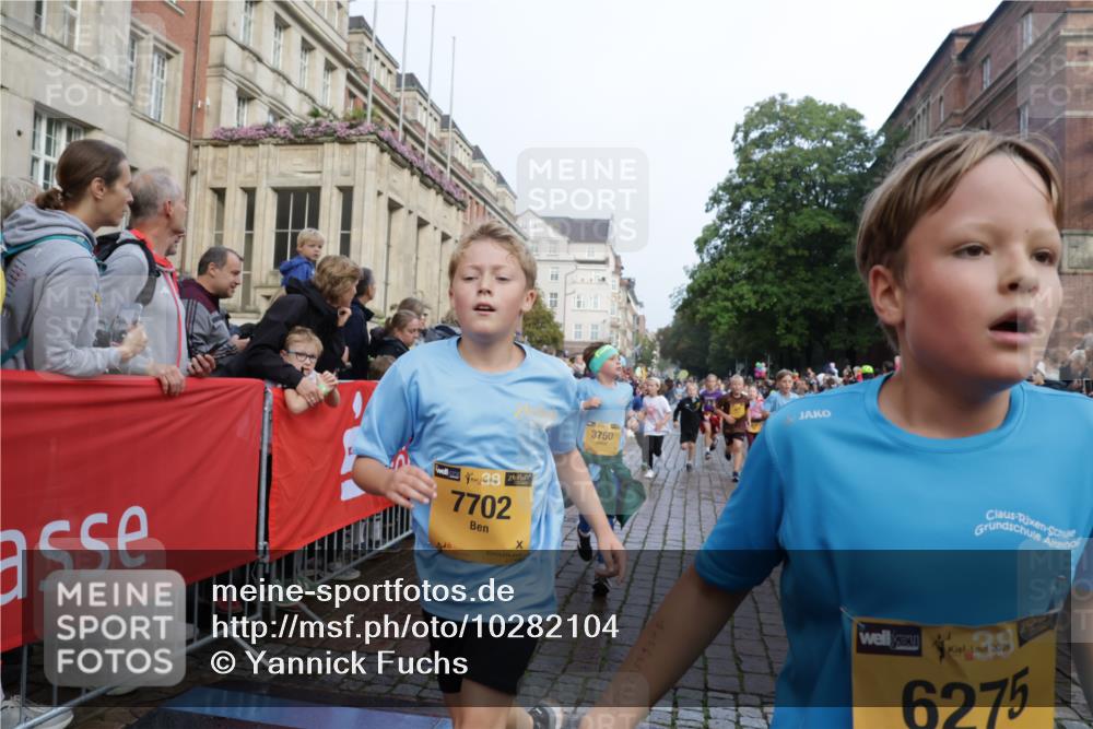 13.09.2026 - Kiel Lauf Yannick Fuchs http://msf.ph/oto/10282104 13.09.2026 08:56:03 Ziel 74, 76, 234, 547, 808, 1126, 1444, 1581, 2143, 2197, 2711, 3358, 3409, 3454, 4755, 5012, 5259, 5289, 5547, 5781, 6232, 6738, 7155, 7816, 8527, 8619, 9792, 9930, 9935, 11376, 11995, 12138, 12557, 277, 329, 645, 1150, 1160, 1249, 1310, 1712, 1952, 2344, 2453, 2642, 2998, 3253, 4122, 4545, 4682, 4755, 5289, 5297, 5876, 5932, 6290, 7748, 7852, 7929, 9033, 9302, 10227, 10271, 10818, 11439, 11657, 12712, 669, 3750, 4023, 5545, 5823, 329, 7207, 7601, 7907, 12219 meine-sportfotos.de
